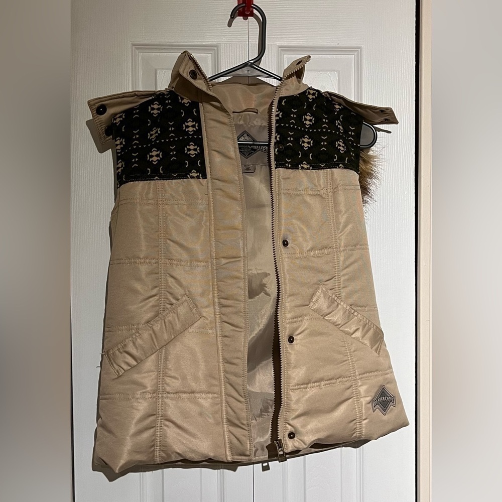 Beaver Canoe hooded puffer vest